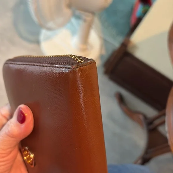 Tory Burch   Long wallet  zippy wallet leather  brown / gold tone good condition - Picture 9 of 16